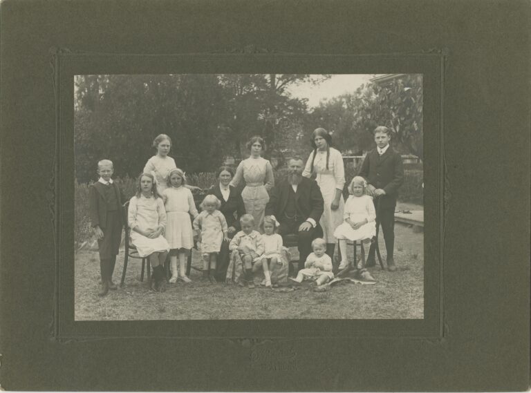 Pastor F.K.G Blaess with his wife Doretta Magdalene n. Bensemann and their family [M01405 00555]